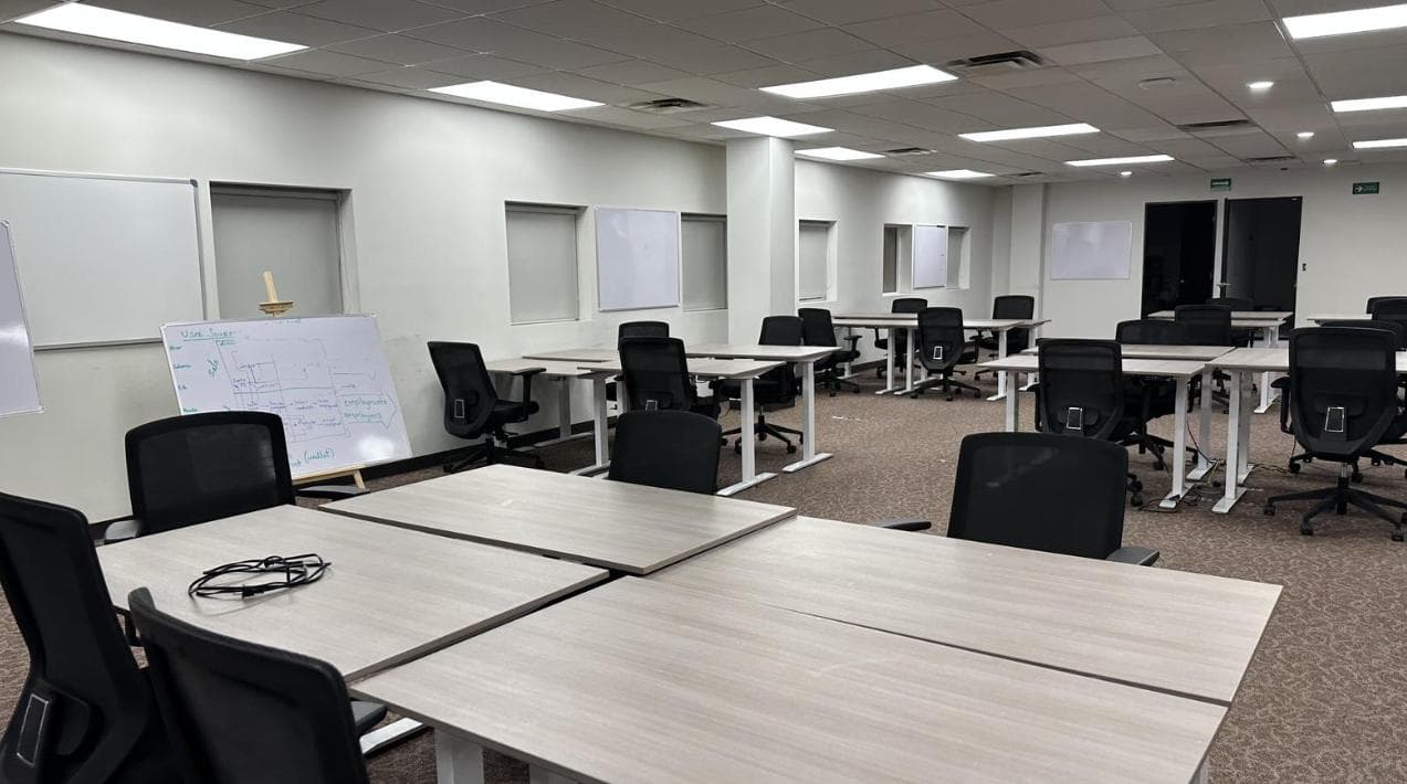 OFFICE FOR RENT IN VALLE ORIENTE