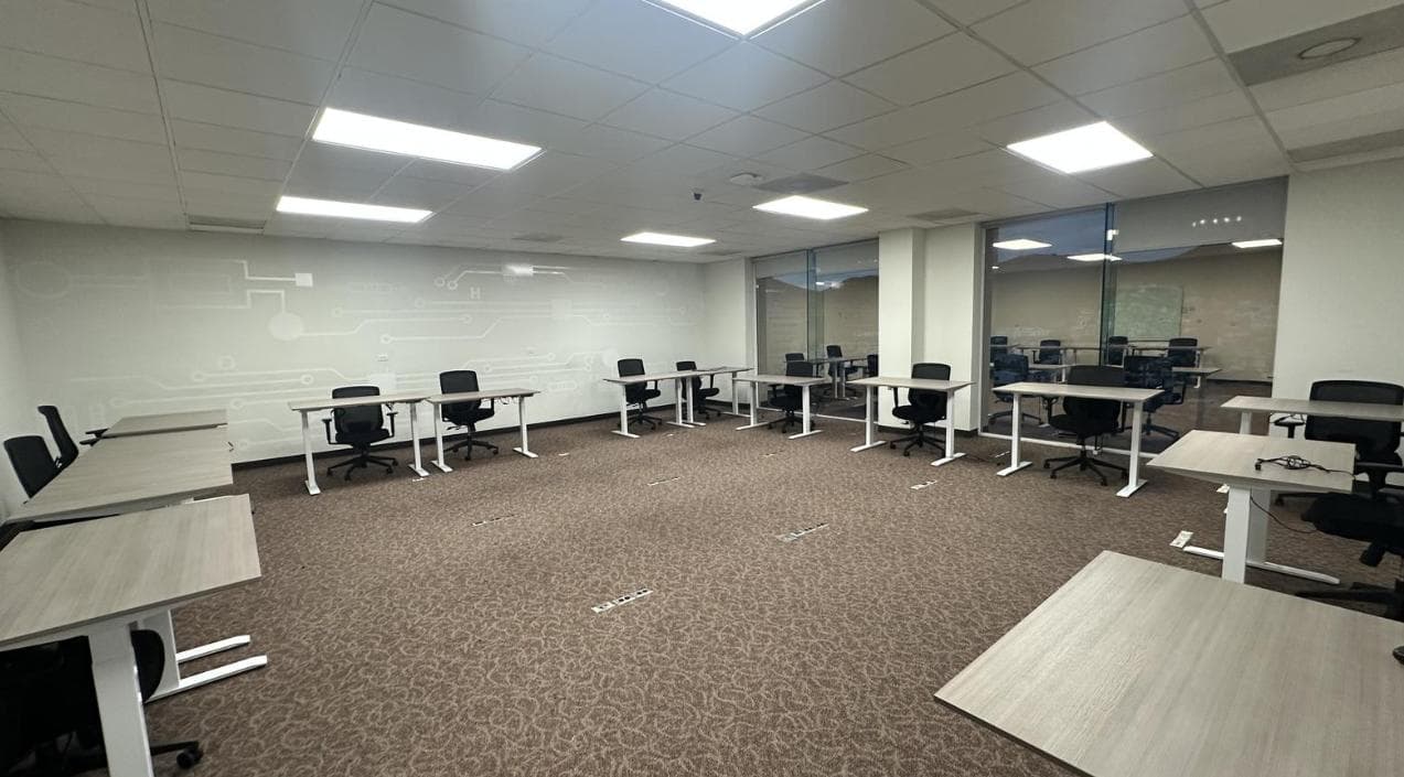 OFFICE FOR RENT IN VALLE ORIENTE