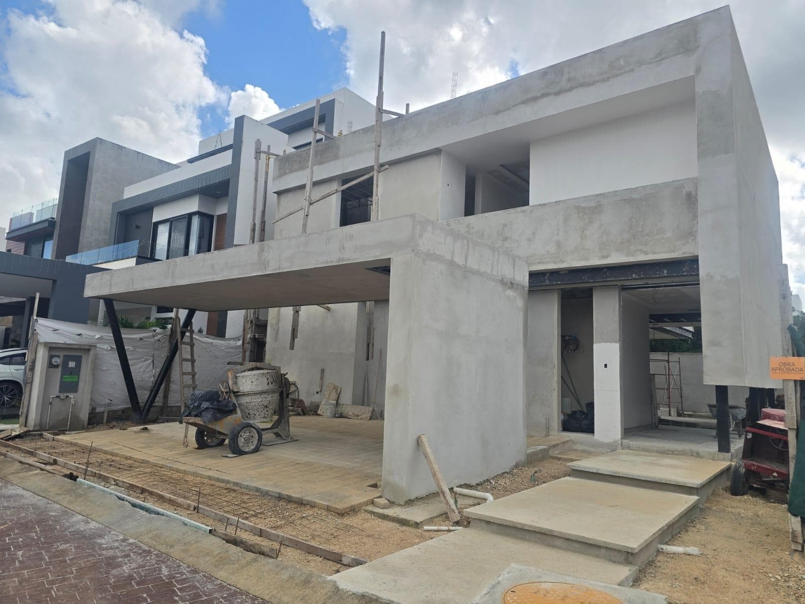 HOME FOR SALE IN CANCÚN | VÍA CUMBRES WITH AMENITIES AND 24/7 SECURITY