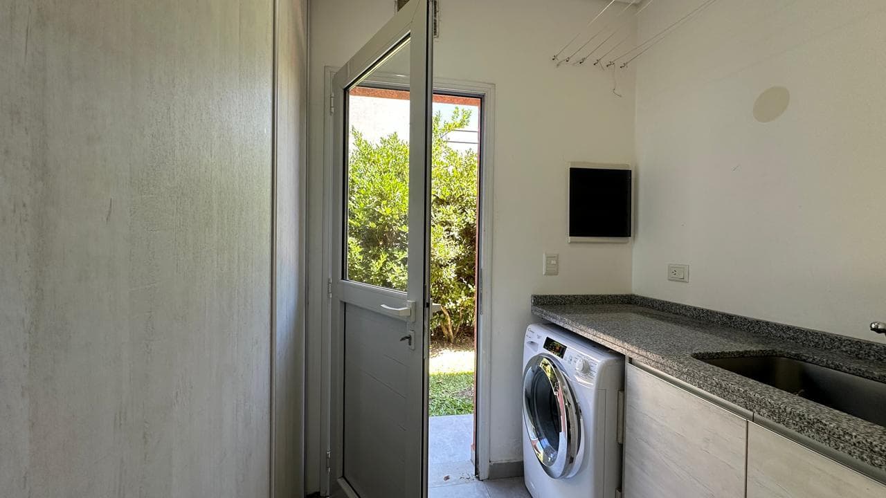 House for Sale, 1 Story, Araucarias Neighborhood, Puertos