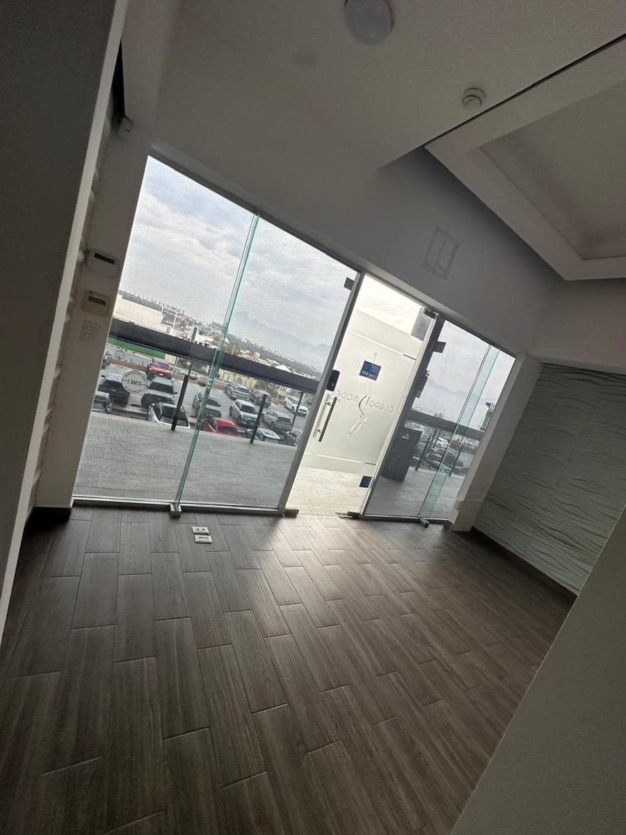 COMMERCIAL SPACE FOR RENT IN CUMBRES