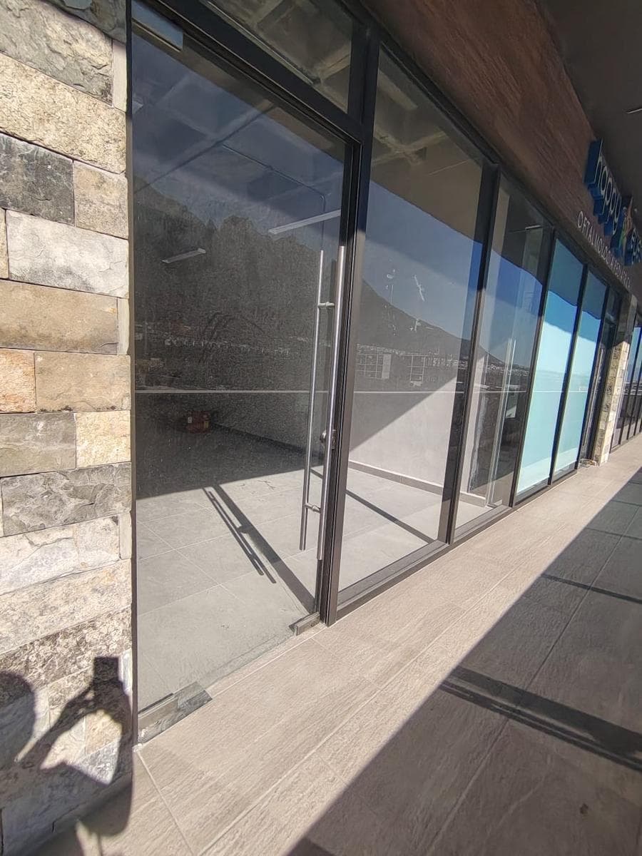 COMMERCIAL SPACE FOR RENT IN CUMBRES
