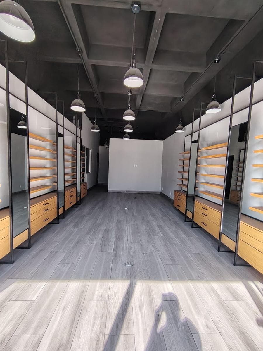 COMMERCIAL SPACE FOR RENT IN CUMBRES