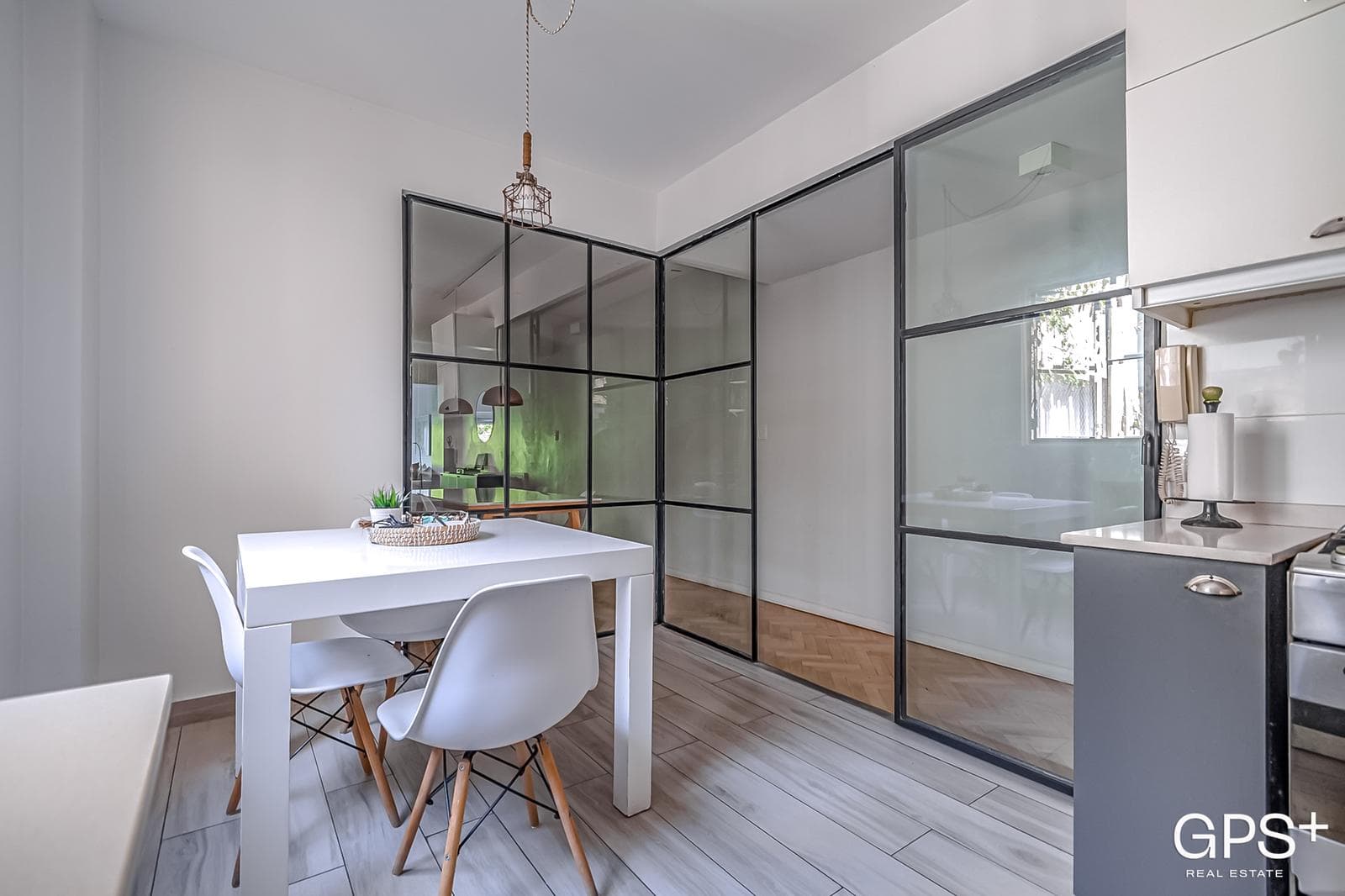 IMPECABLE 5 amb - Hecho a nuevo con balcón y TOTEM en Recoleta