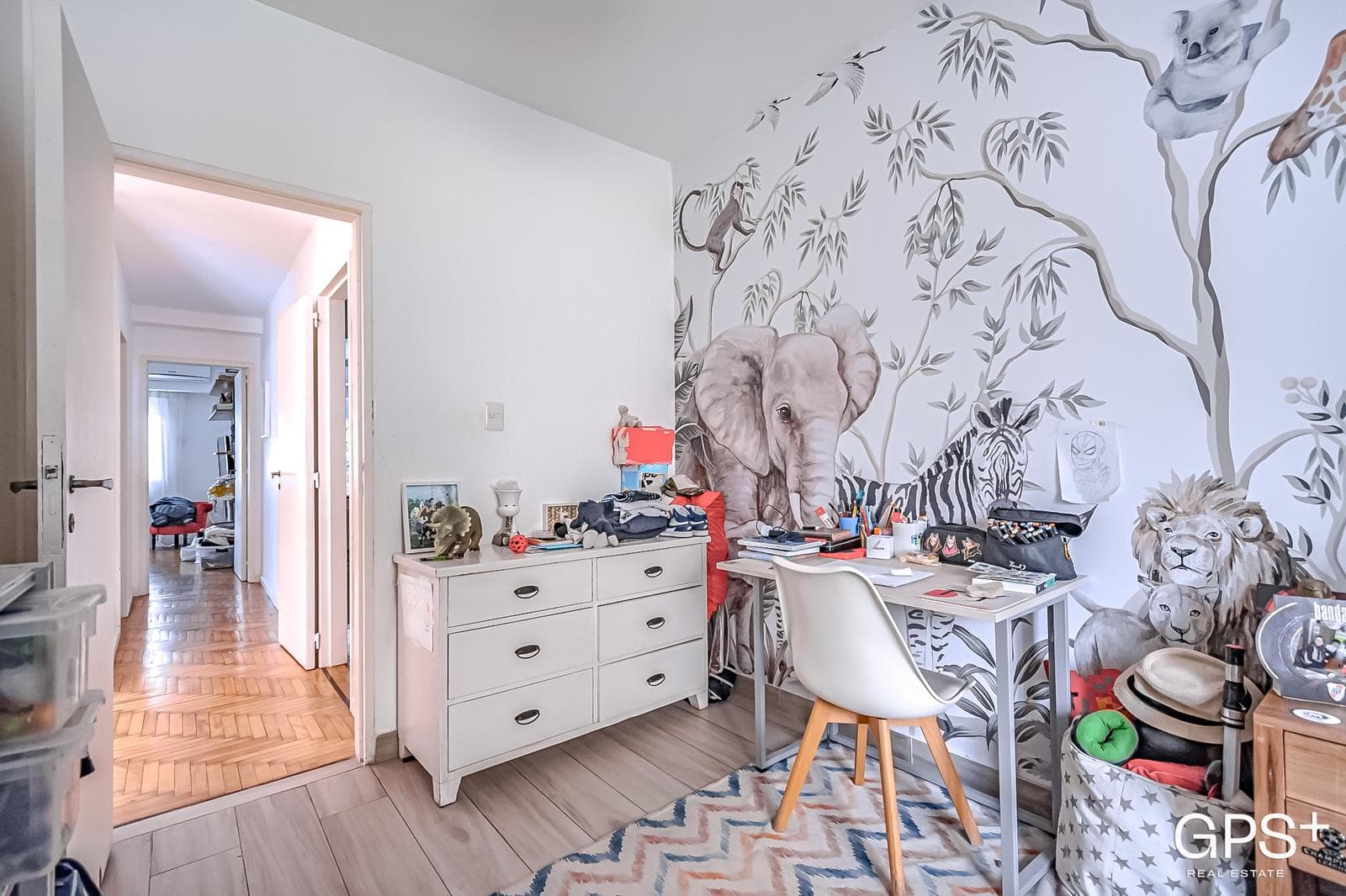 IMPECABLE 5 amb - Hecho a nuevo con balcón y TOTEM en Recoleta