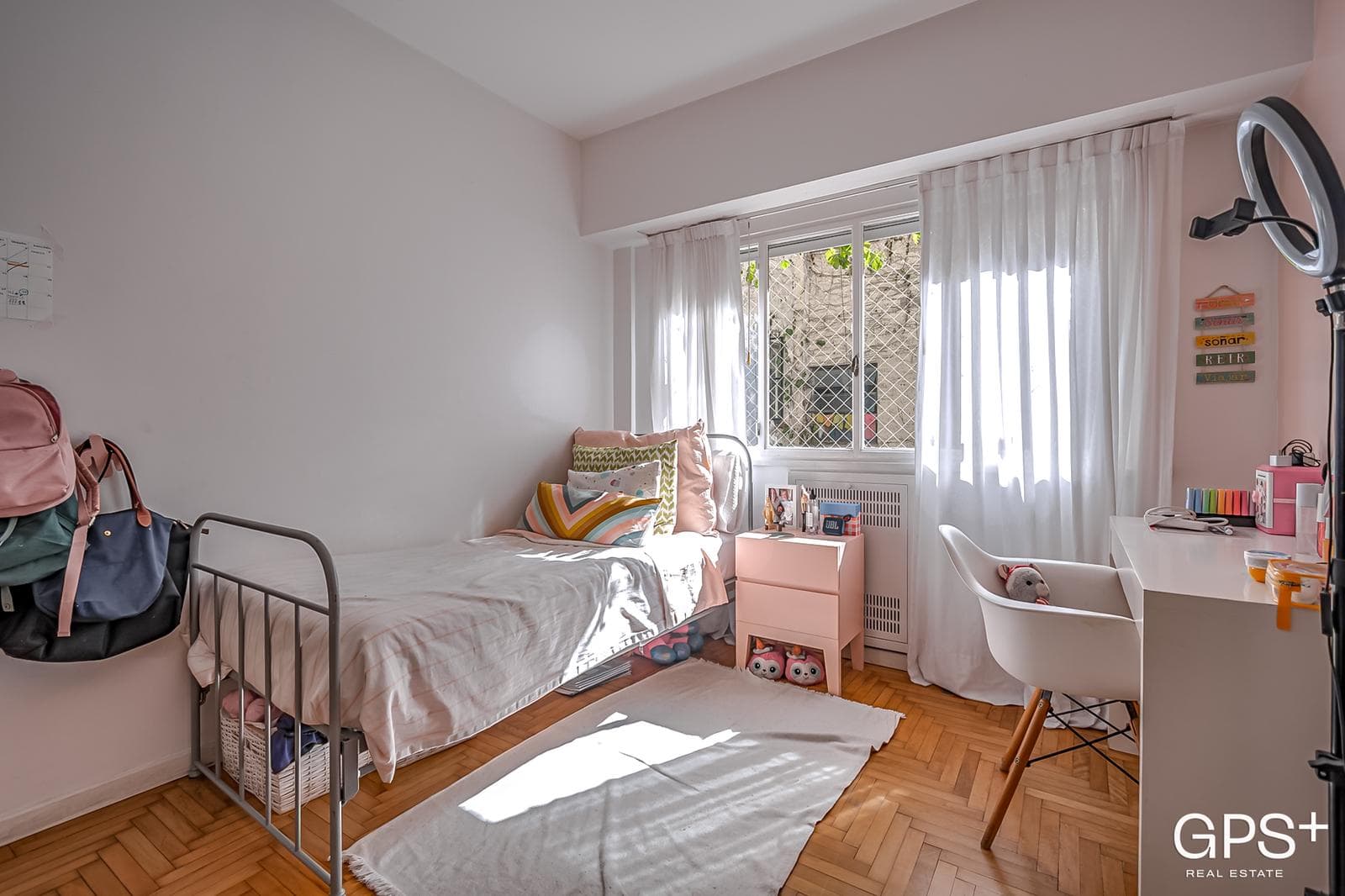 IMPECABLE 5 amb - Hecho a nuevo con balcón y TOTEM en Recoleta