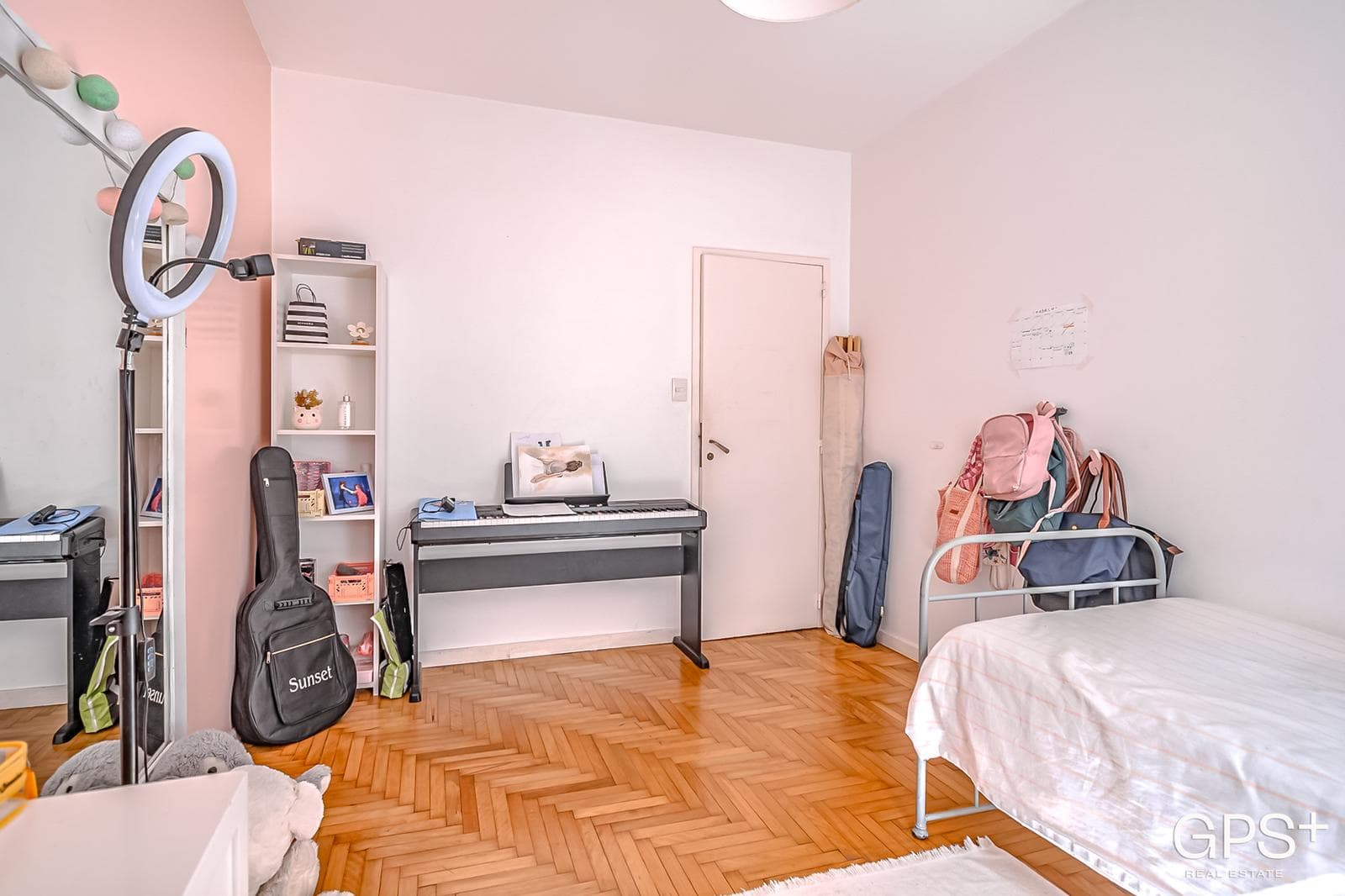 IMPECABLE 5 amb - Hecho a nuevo con balcón y TOTEM en Recoleta