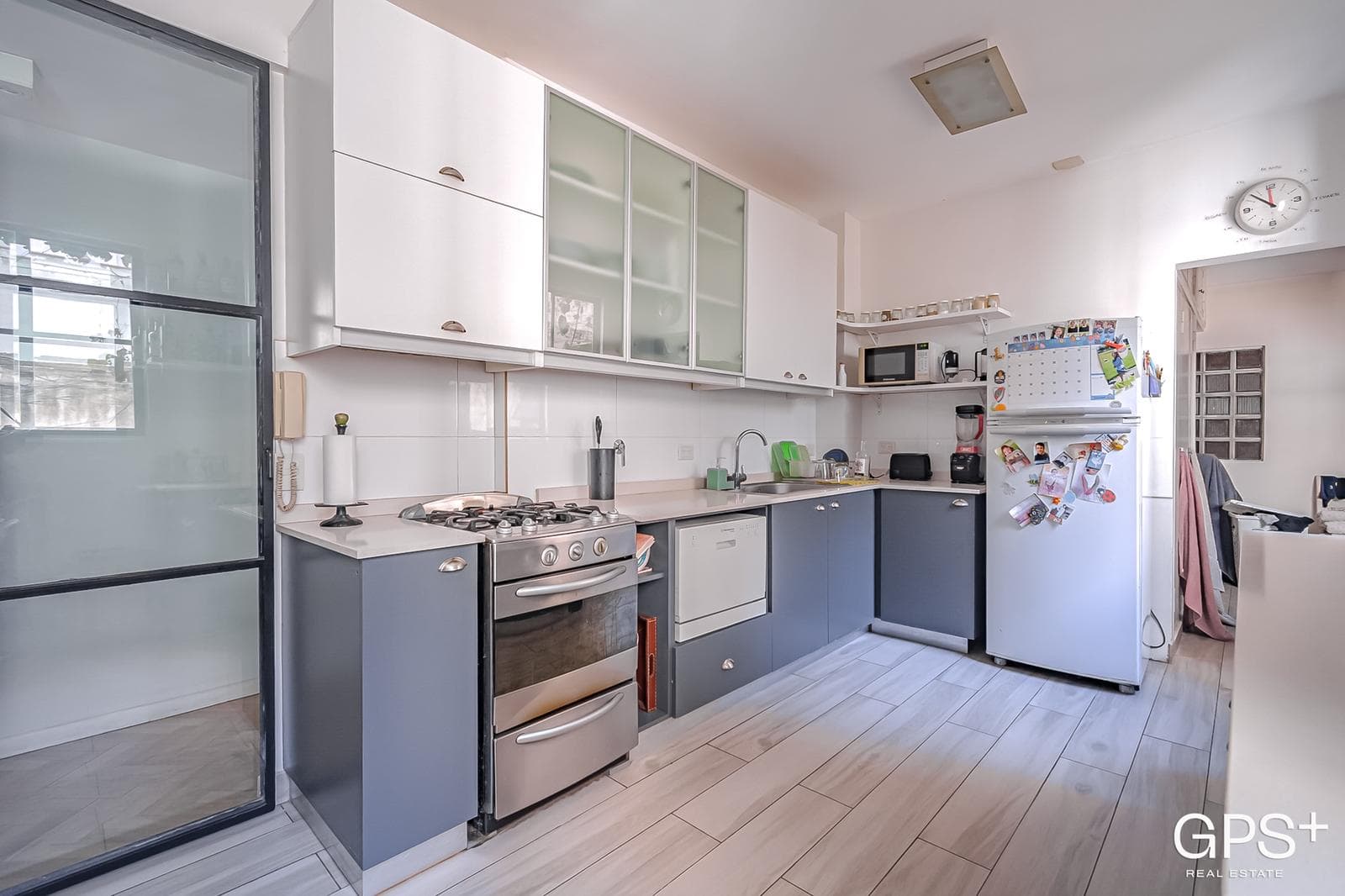IMPECABLE 5 amb - Hecho a nuevo con balcón y TOTEM en Recoleta