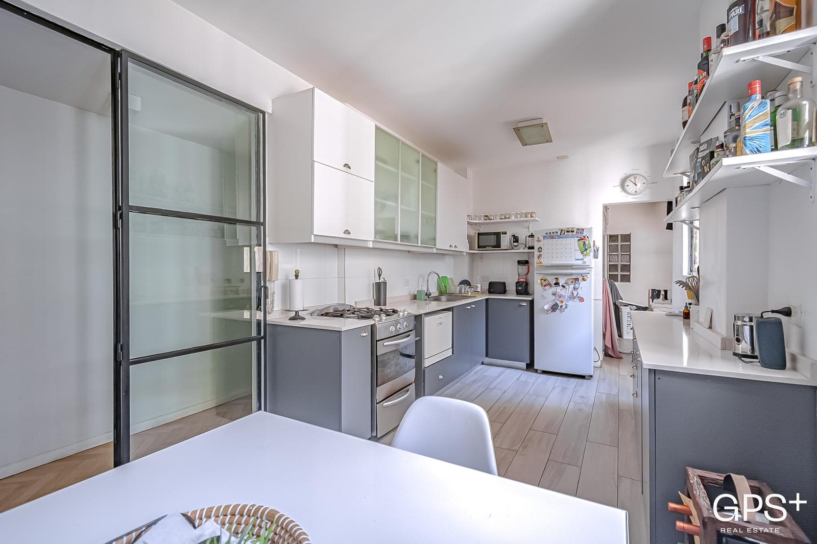 IMPECABLE 5 amb - Hecho a nuevo con balcón y TOTEM en Recoleta