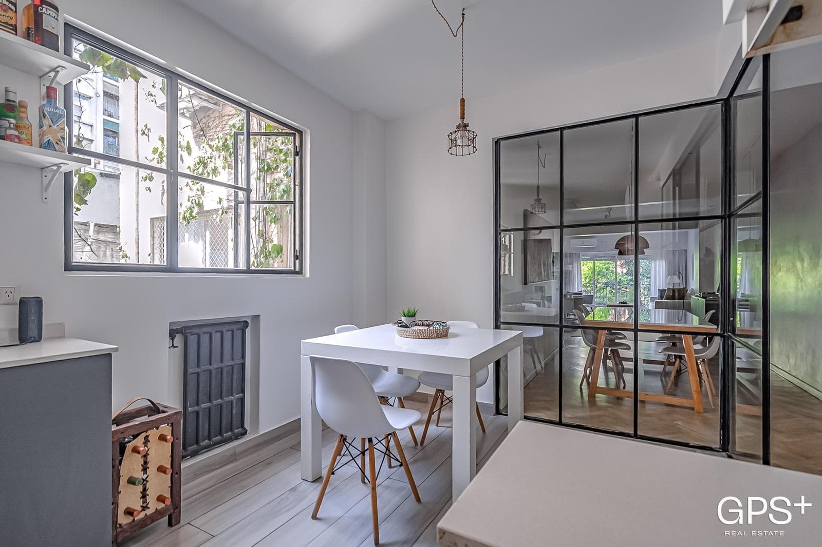 IMPECABLE 5 amb - Hecho a nuevo con balcón y TOTEM en Recoleta