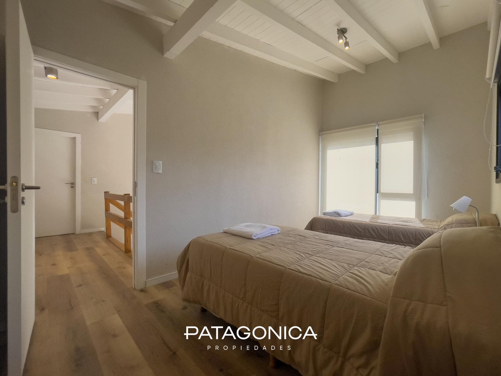 FOR SALE: Duplex-style apartment, 3 rooms + garage. El Mercado neighborhood, Villa la Angostura