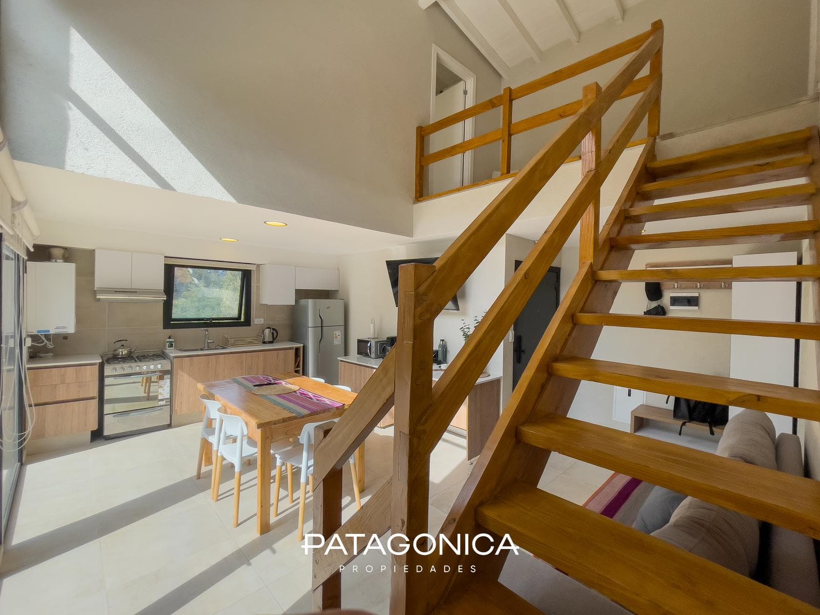 FOR SALE: Duplex-style apartment, 3 rooms + garage. El Mercado neighborhood, Villa la Angostura