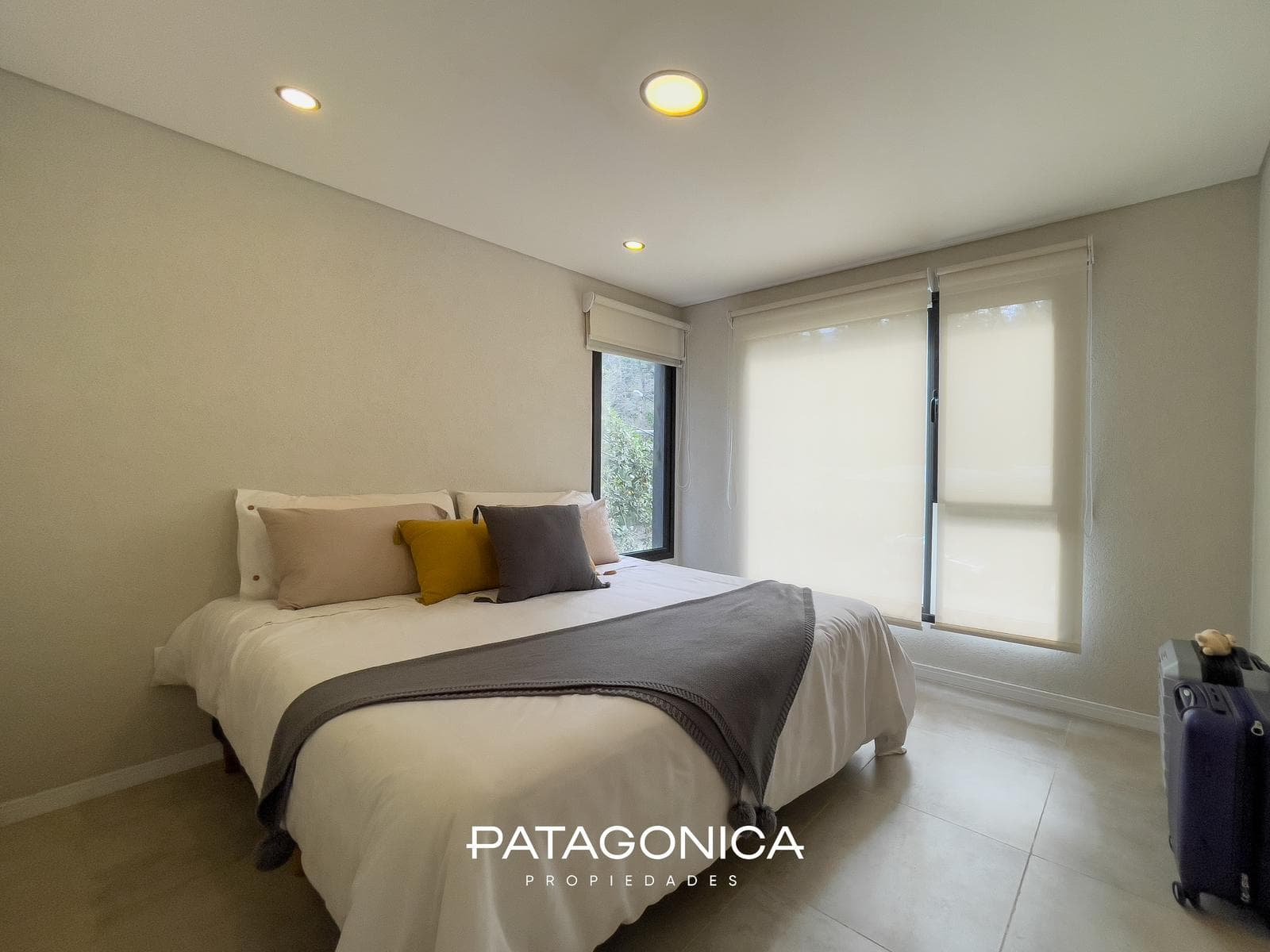 FOR SALE: Duplex-style apartment, 3 rooms + garage. El Mercado neighborhood, Villa la Angostura