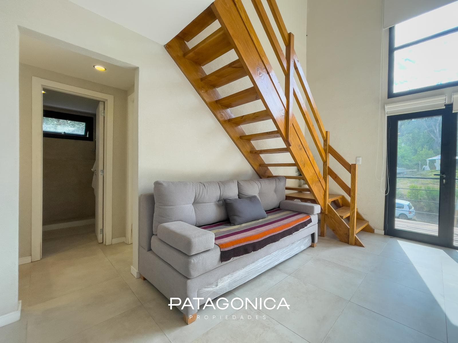 FOR SALE: Duplex-style apartment, 3 rooms + garage. El Mercado neighborhood, Villa la Angostura
