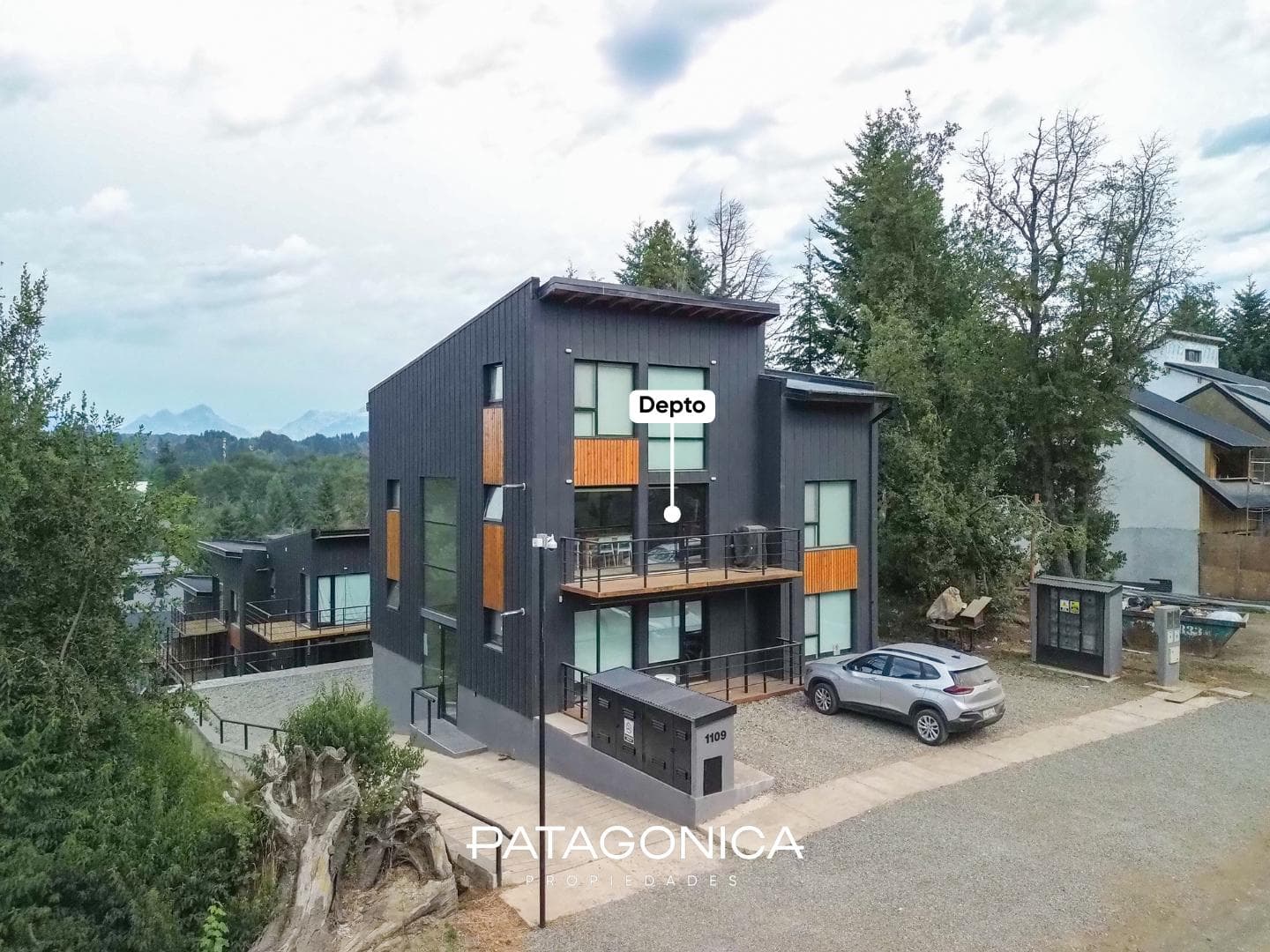 FOR SALE: Duplex-style apartment, 3 rooms + garage. El Mercado neighborhood, Villa la Angostura