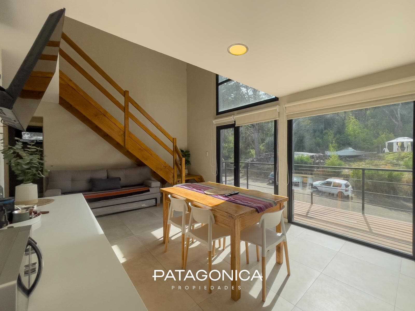 FOR SALE: Duplex-style apartment, 3 rooms + garage. El Mercado neighborhood, Villa la Angostura