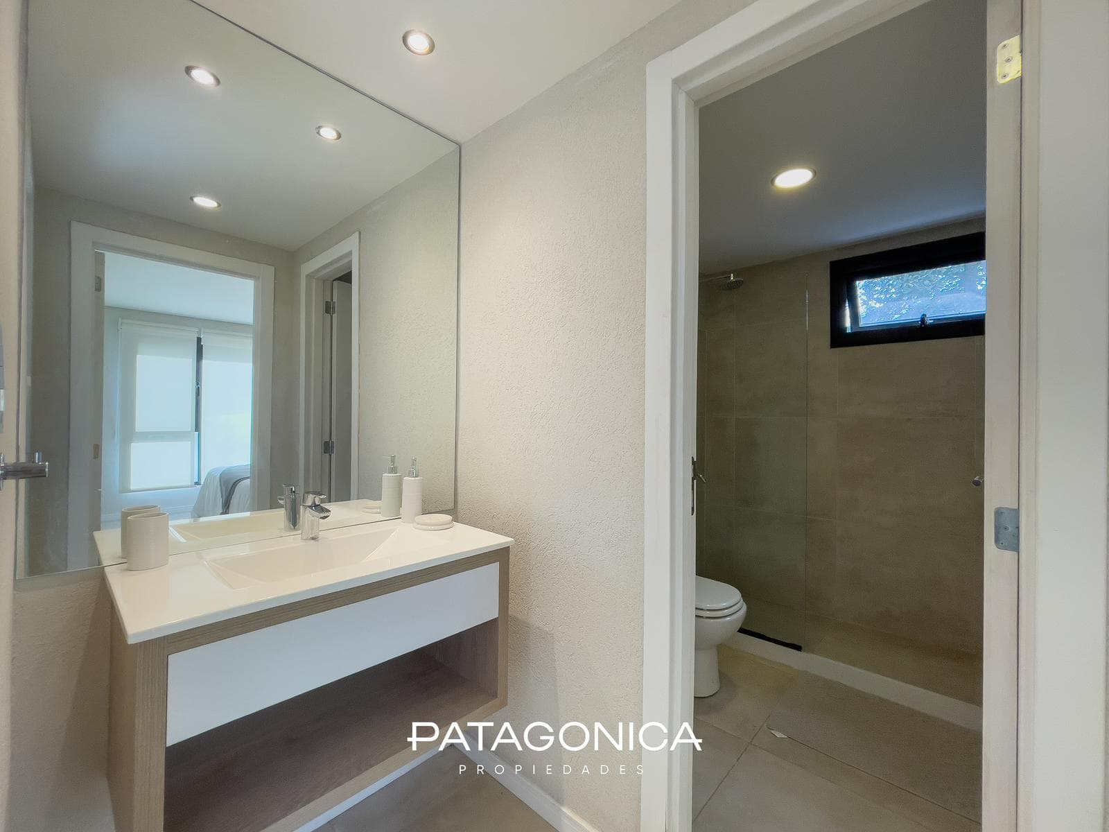 FOR SALE: Duplex-style apartment, 3 rooms + garage. El Mercado neighborhood, Villa la Angostura