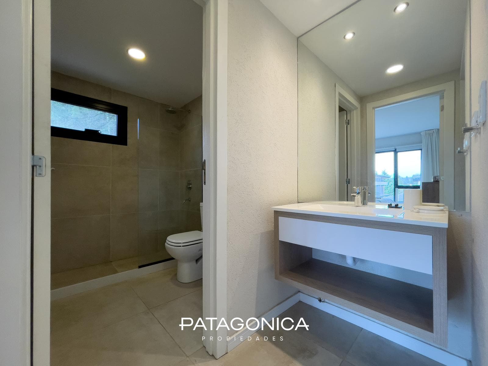 FOR SALE—2-ROOM APARTMENT WITH COVERED PARKING SPACE, DECK, AND GARDEN. EL MERCADO NEIGHBORHOOD, VILLA LA ANGOSTURA