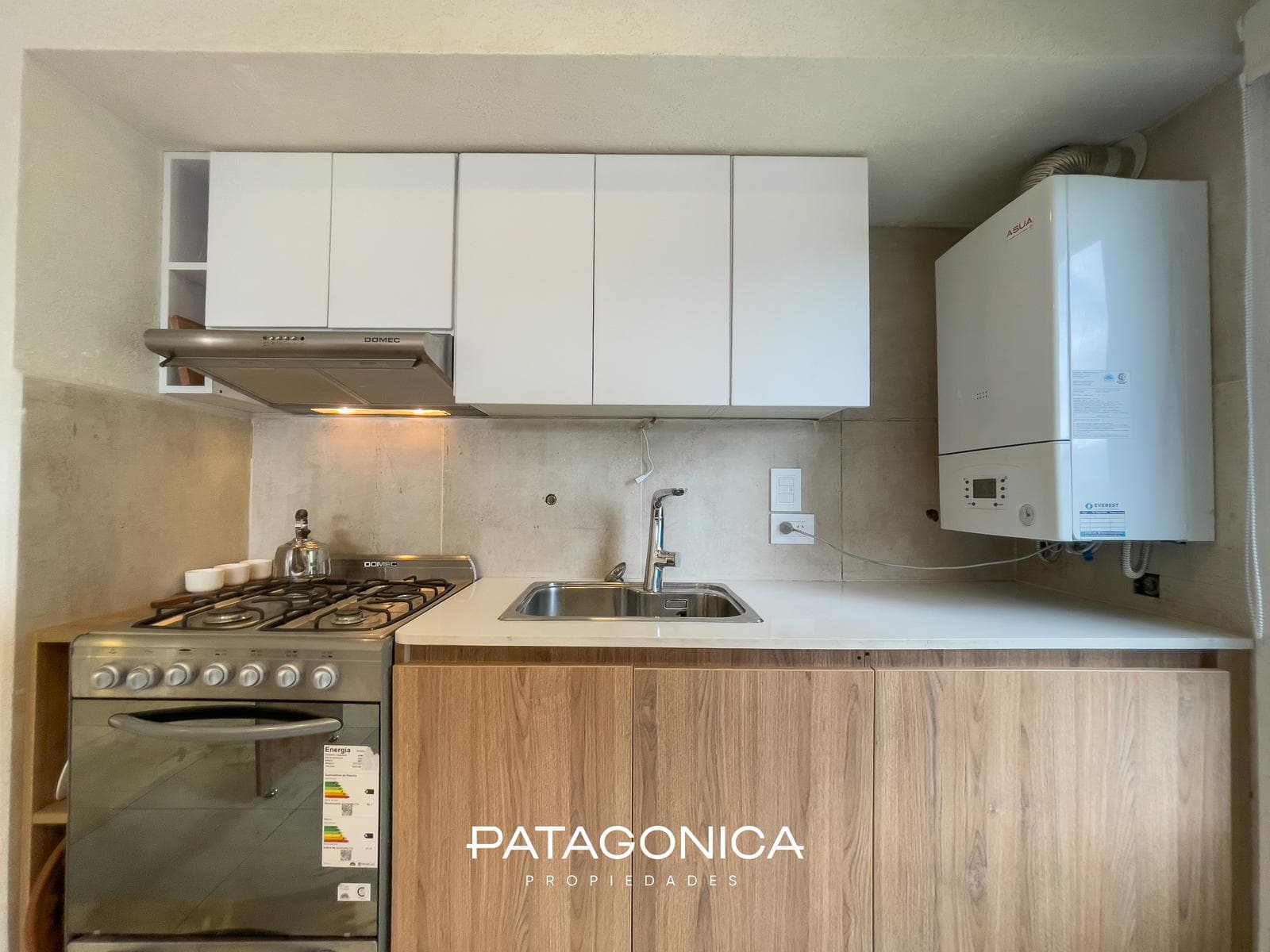 FOR SALE—2-ROOM APARTMENT WITH COVERED PARKING SPACE, DECK, AND GARDEN. EL MERCADO NEIGHBORHOOD, VILLA LA ANGOSTURA