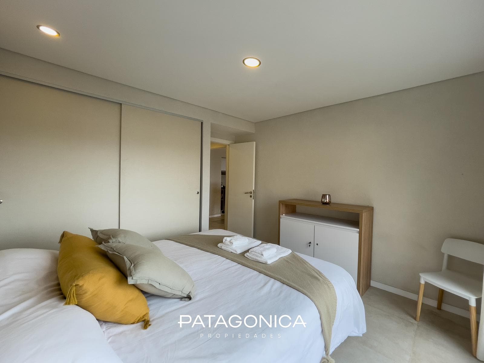 FOR SALE—2-ROOM APARTMENT WITH COVERED PARKING SPACE, DECK, AND GARDEN. EL MERCADO NEIGHBORHOOD, VILLA LA ANGOSTURA