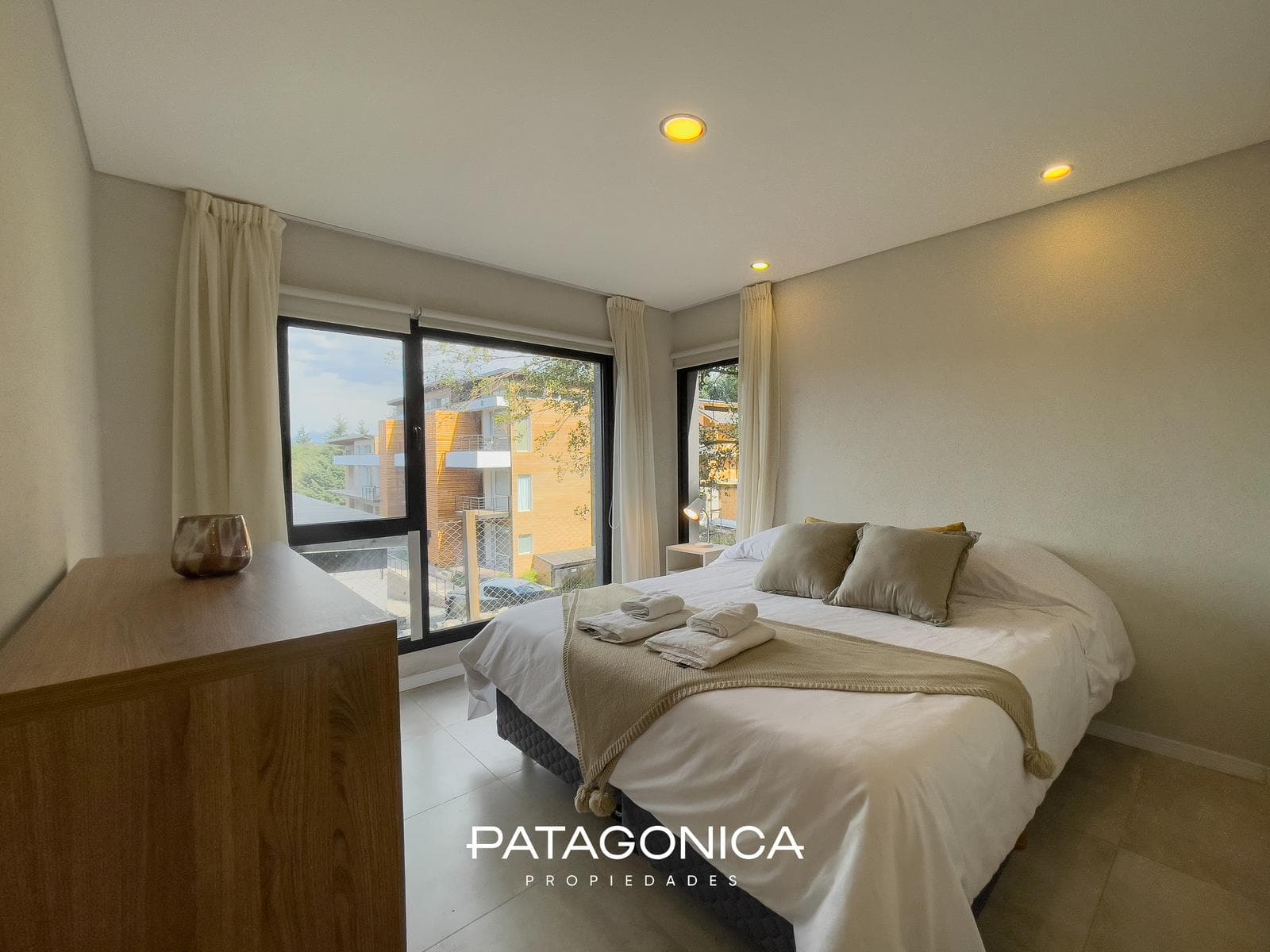 FOR SALE—2-ROOM APARTMENT WITH COVERED PARKING SPACE, DECK, AND GARDEN. EL MERCADO NEIGHBORHOOD, VILLA LA ANGOSTURA