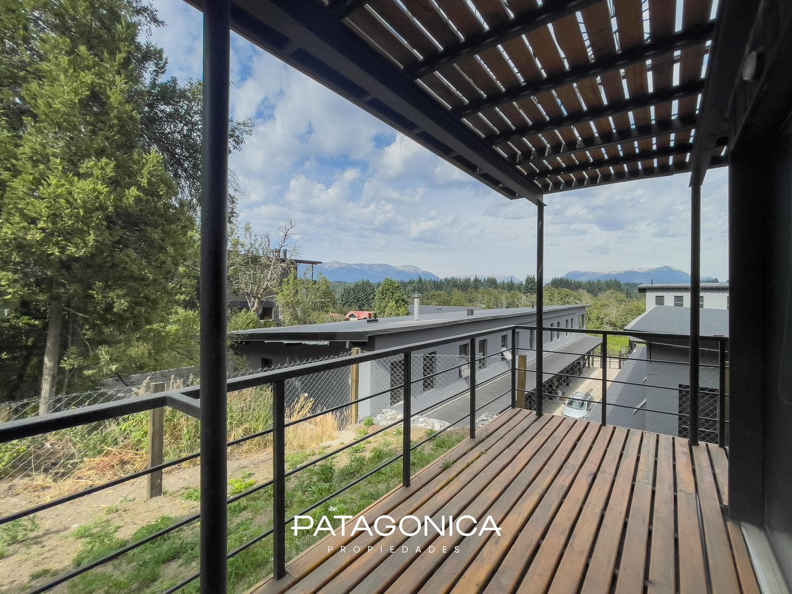 FOR SALE—2-ROOM APARTMENT WITH COVERED PARKING SPACE, DECK, AND GARDEN. EL MERCADO NEIGHBORHOOD, VILLA LA ANGOSTURA