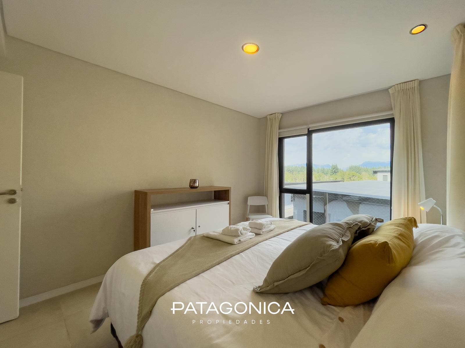 FOR SALE—2-ROOM APARTMENT WITH COVERED PARKING SPACE, DECK, AND GARDEN. EL MERCADO NEIGHBORHOOD, VILLA LA ANGOSTURA