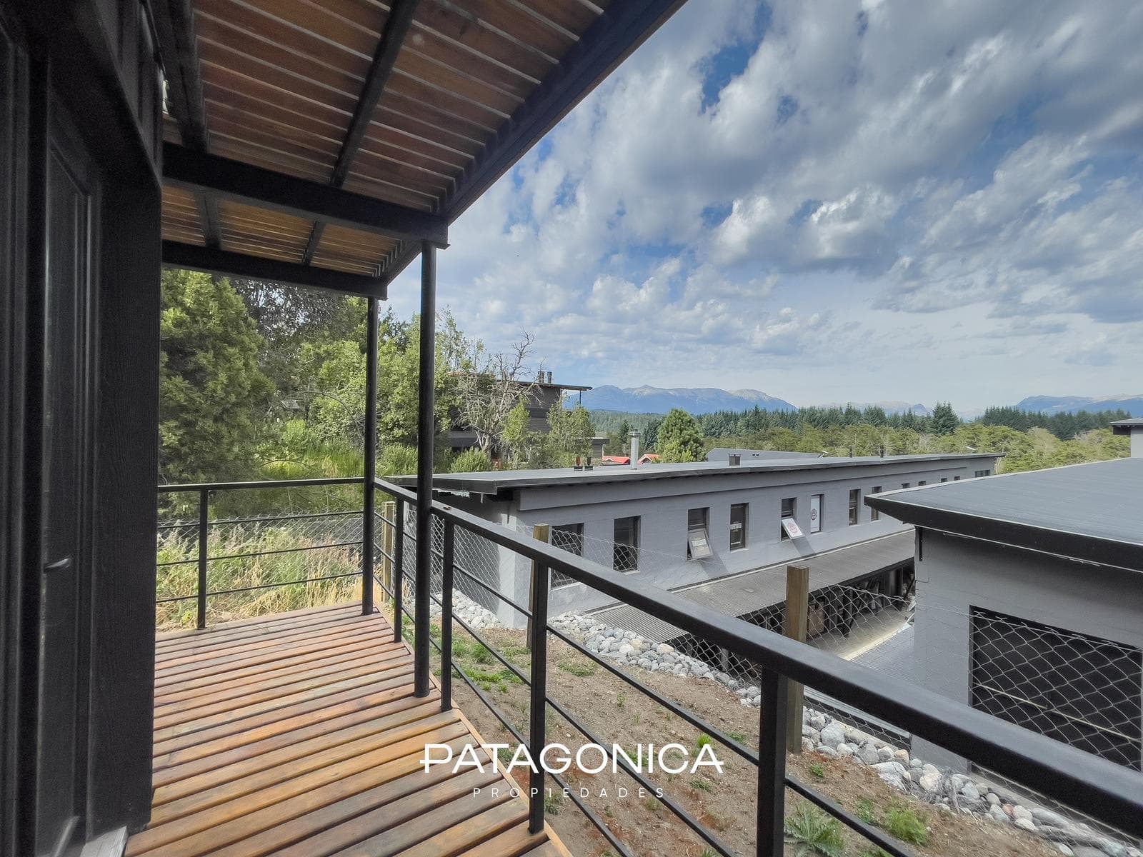 FOR SALE—2-ROOM APARTMENT WITH COVERED PARKING SPACE, DECK, AND GARDEN. EL MERCADO NEIGHBORHOOD, VILLA LA ANGOSTURA