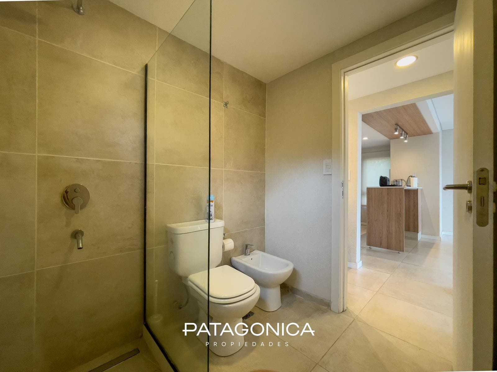 FOR SALE—2-ROOM APARTMENT WITH COVERED PARKING SPACE, DECK, AND GARDEN. EL MERCADO NEIGHBORHOOD, VILLA LA ANGOSTURA
