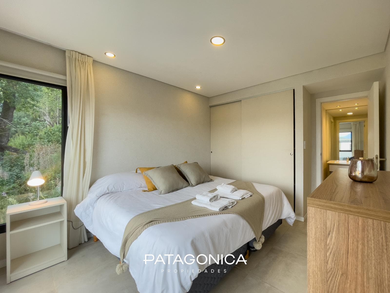 FOR SALE—2-ROOM APARTMENT WITH COVERED PARKING SPACE, DECK, AND GARDEN. EL MERCADO NEIGHBORHOOD, VILLA LA ANGOSTURA