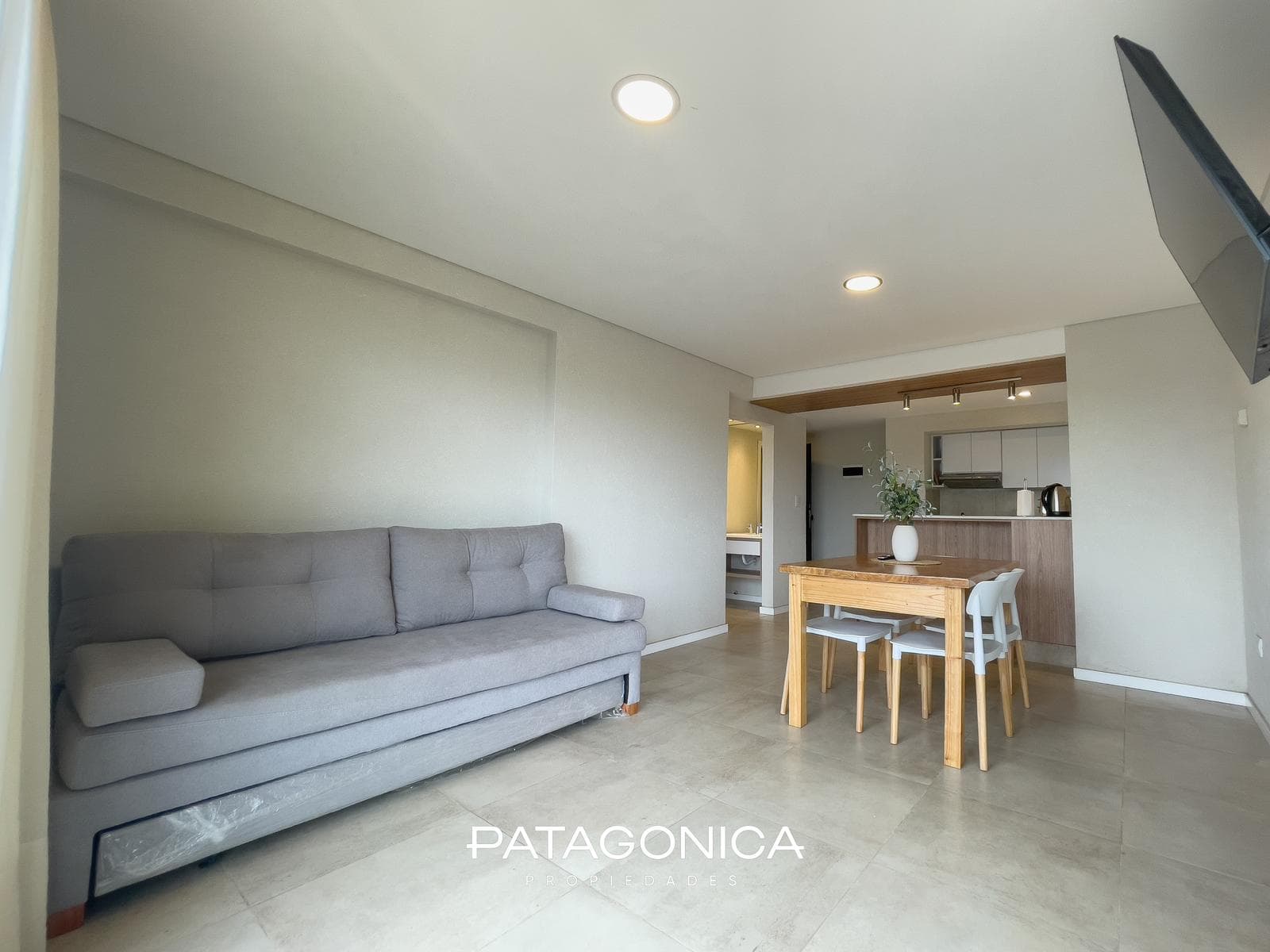 FOR SALE—2-ROOM APARTMENT WITH COVERED PARKING SPACE, DECK, AND GARDEN. EL MERCADO NEIGHBORHOOD, VILLA LA ANGOSTURA