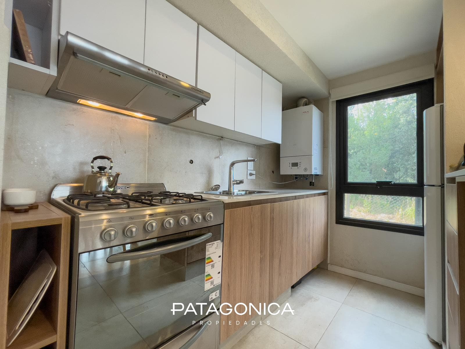 FOR SALE—2-ROOM APARTMENT WITH COVERED PARKING SPACE, DECK, AND GARDEN. EL MERCADO NEIGHBORHOOD, VILLA LA ANGOSTURA