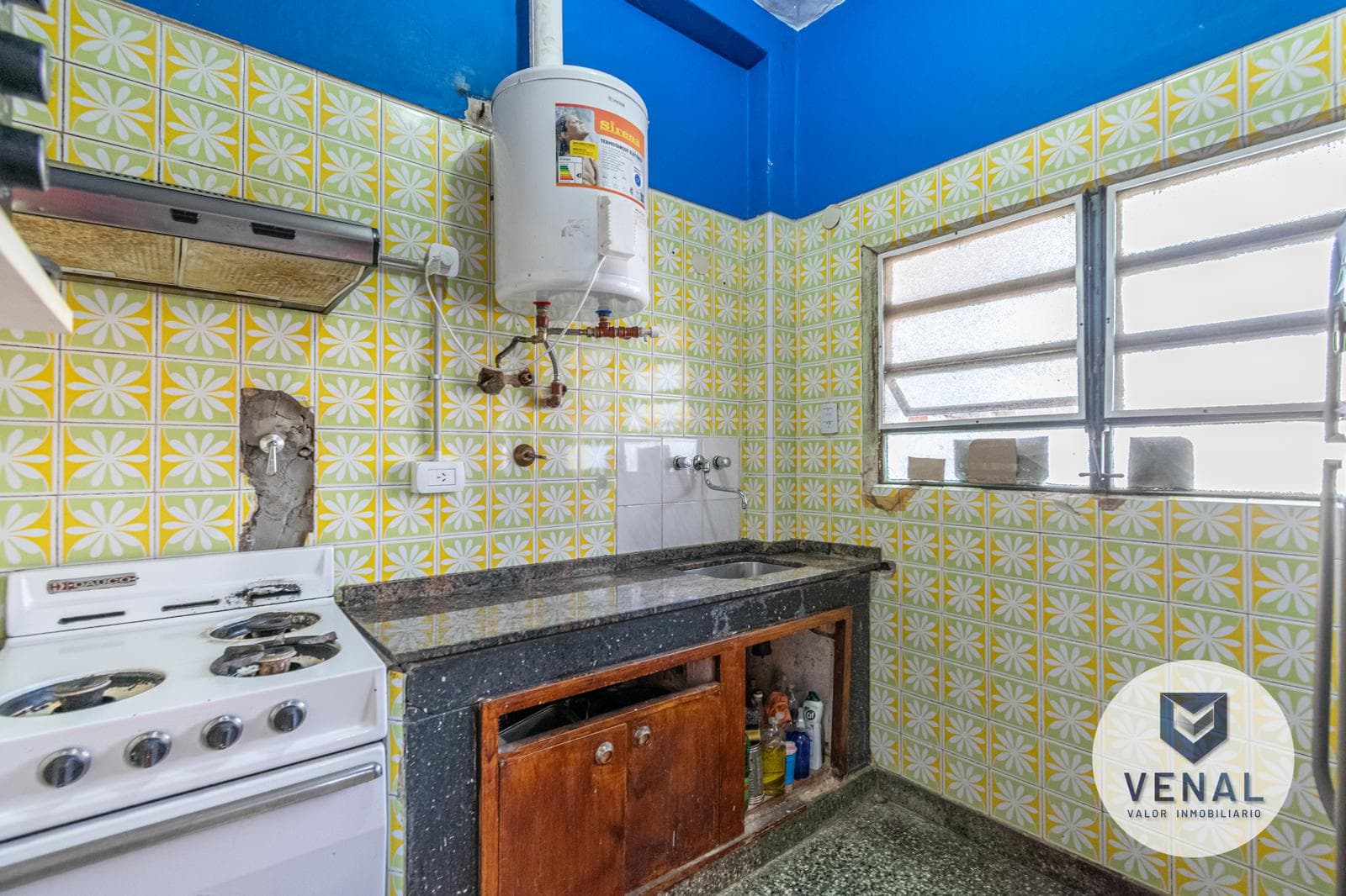 Apartment for sale on José León Suárez, 8 rooms, needs renovation, 2 stories, 4 bedrooms, multi-family home in Villa Ballester