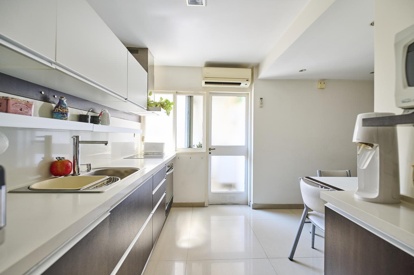 3-room apartment for sale in Flores, with garage and storage room