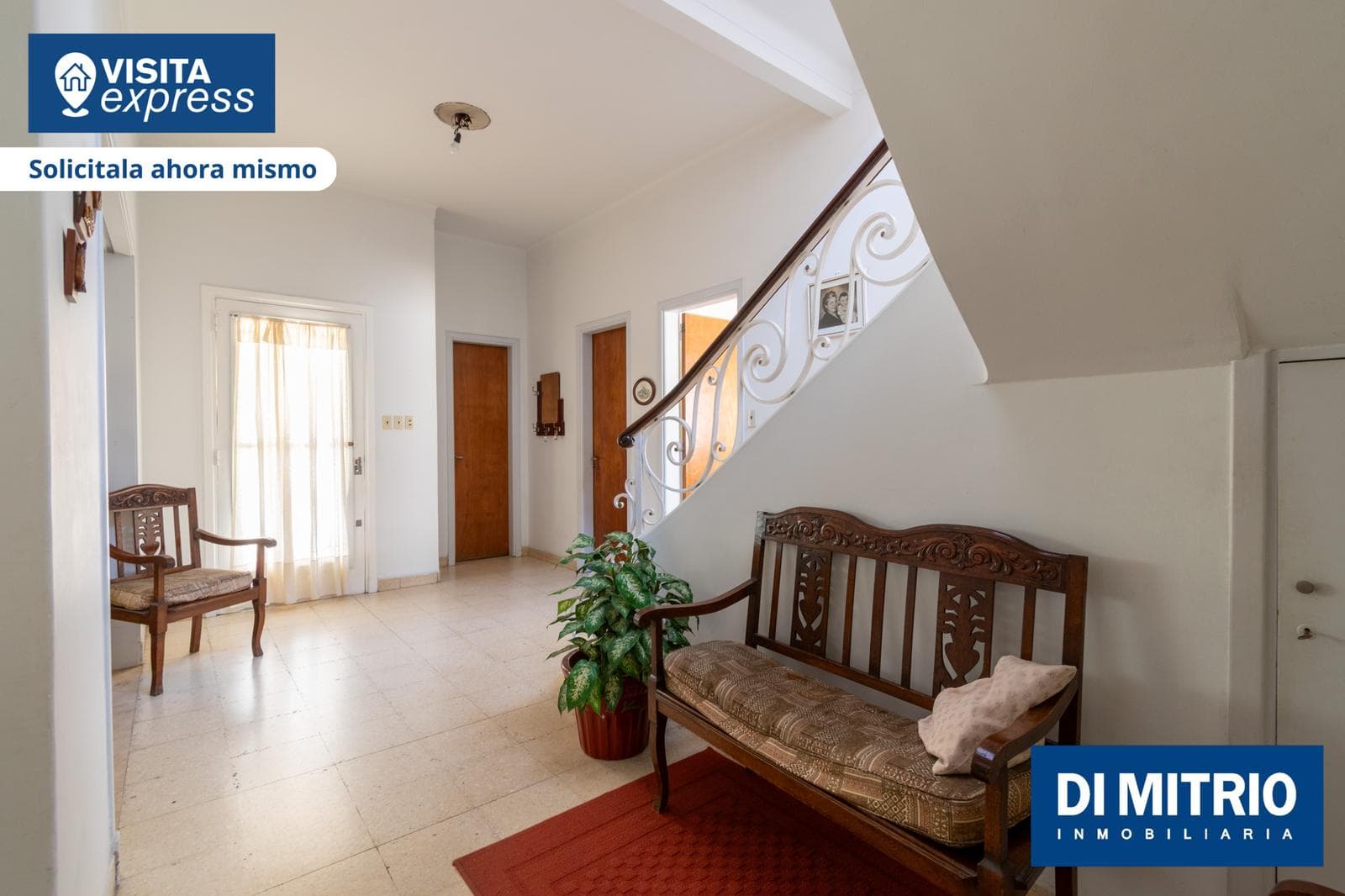 10 rooms and a garden on a 500-square-meter lot. Versatile uses.