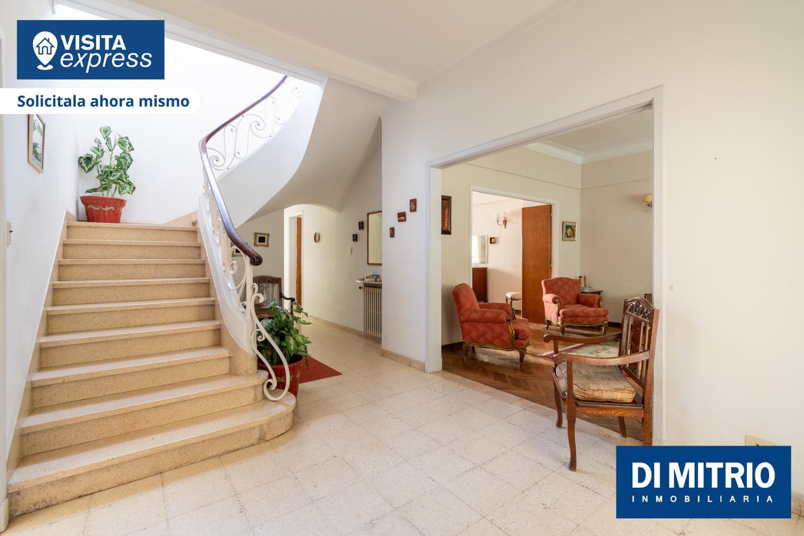 10 rooms and a garden on a 500-square-meter lot. Versatile uses.