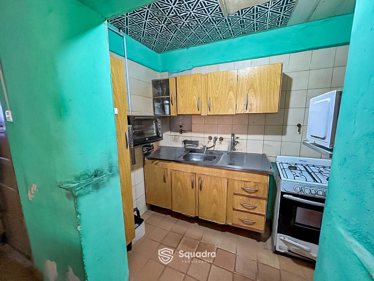 FOR SALE - House in need of renovation on a main street - Belgrano Neighborhood, Rosario. - QUALIFIES FOR A LOAN.