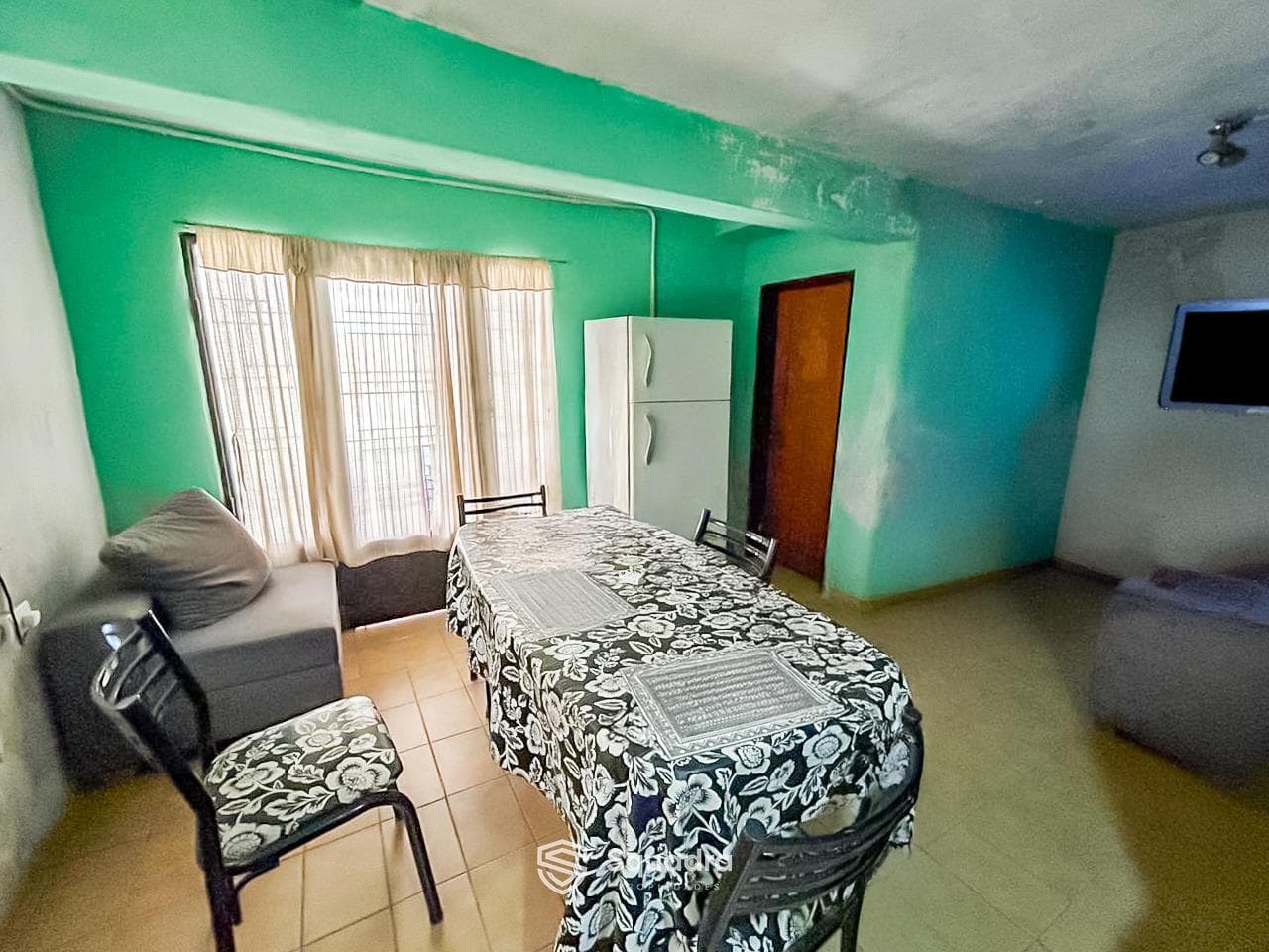 FOR SALE - House in need of renovation on a main street - Belgrano Neighborhood, Rosario. - QUALIFIES FOR A LOAN.