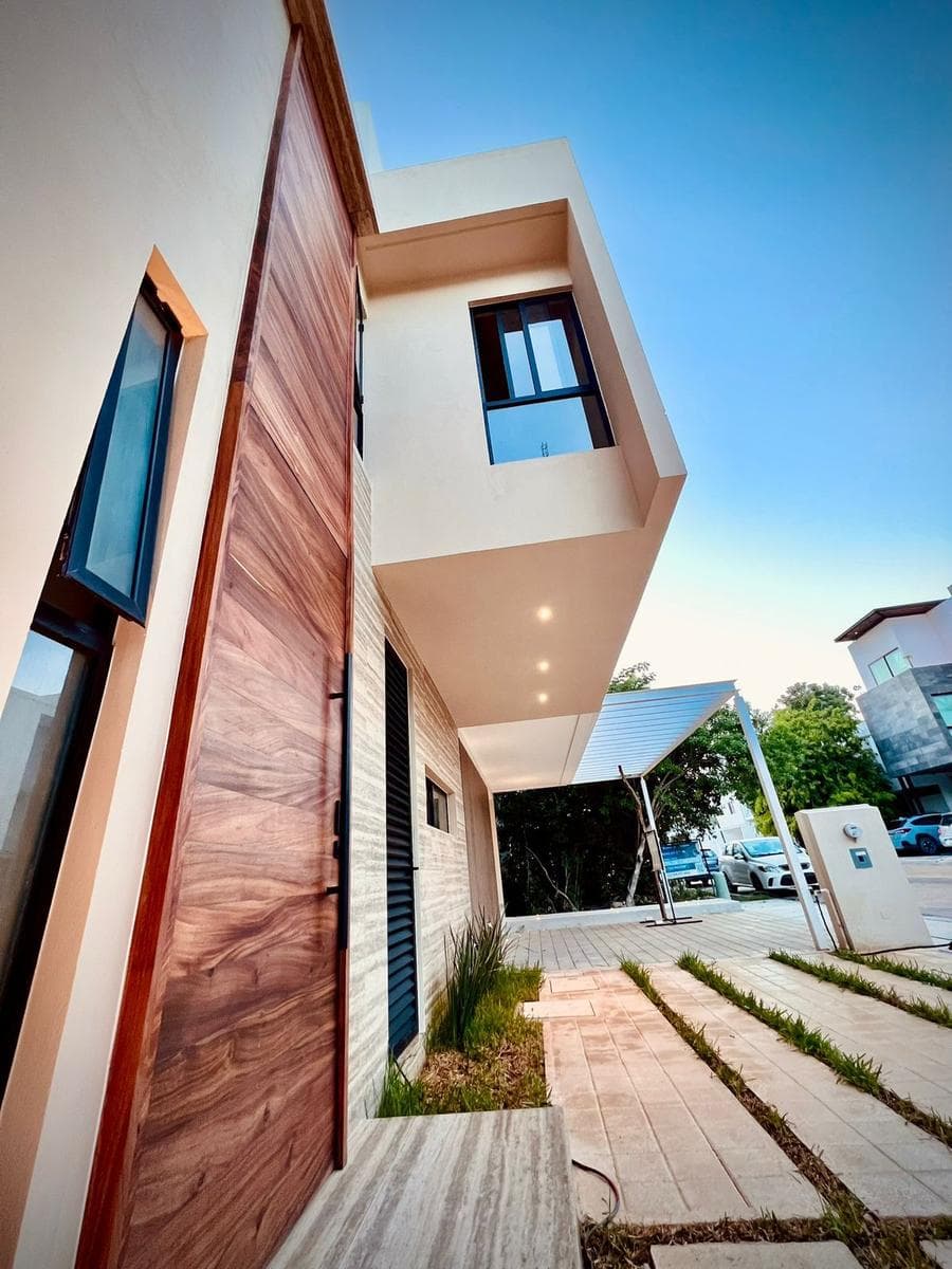 ARBOLADA RESIDENTIAL House