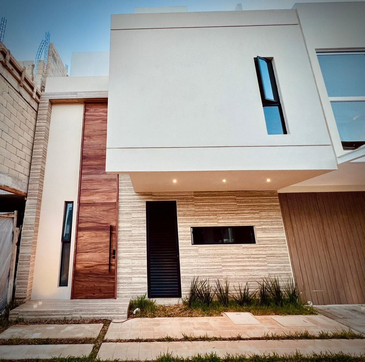 ARBOLADA RESIDENTIAL House