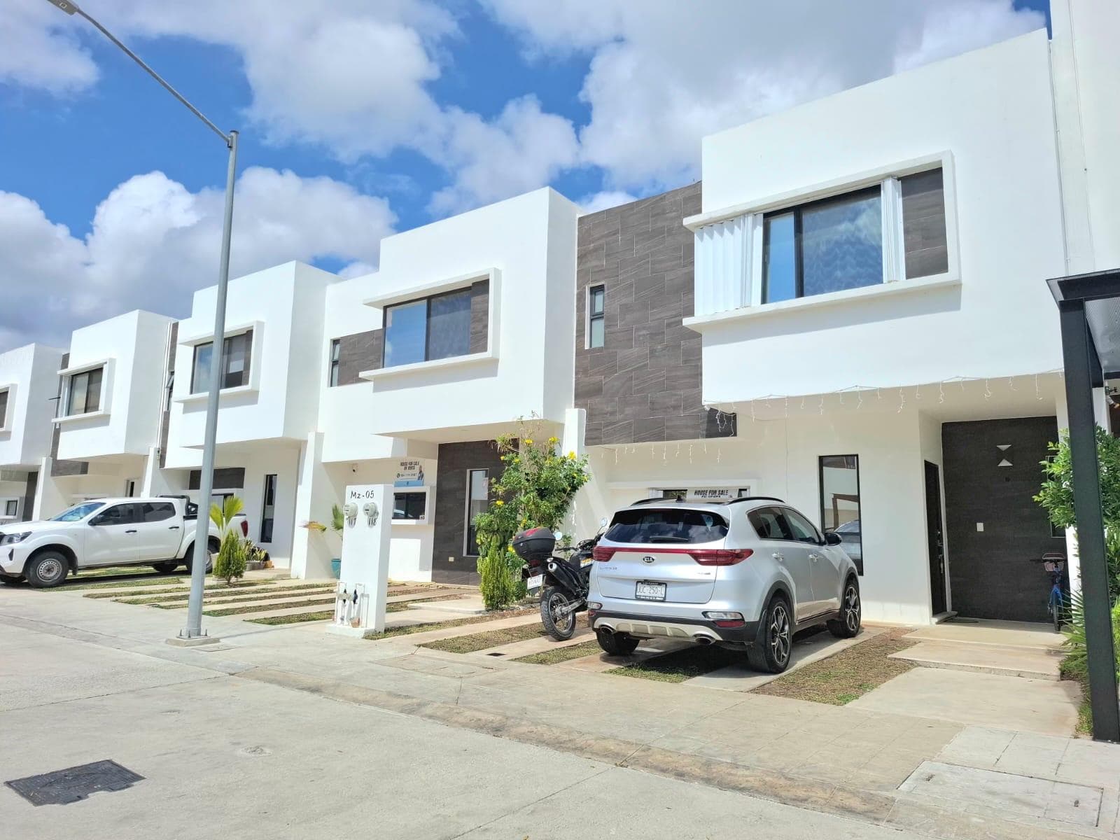 THREE-BEDROOM HOUSE FOR SALE IN ALTARIA