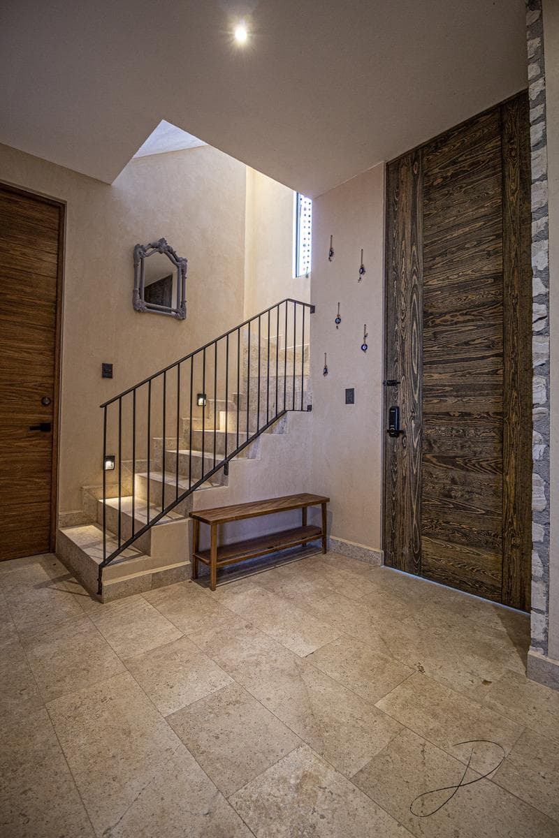 HOUSE FOR SALE ON PRIVADA LA JOYA, MINERAL DE POZOS. GREAT FOR RETIREMENT