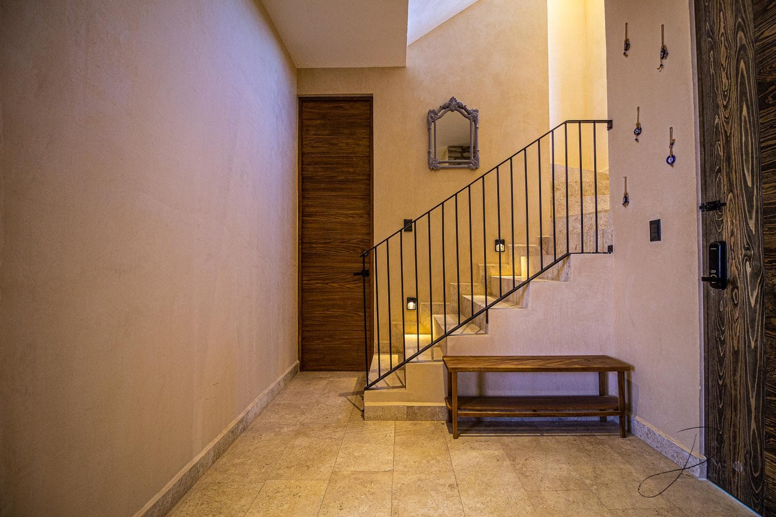 HOUSE FOR SALE ON PRIVADA LA JOYA, MINERAL DE POZOS. GREAT FOR RETIREMENT