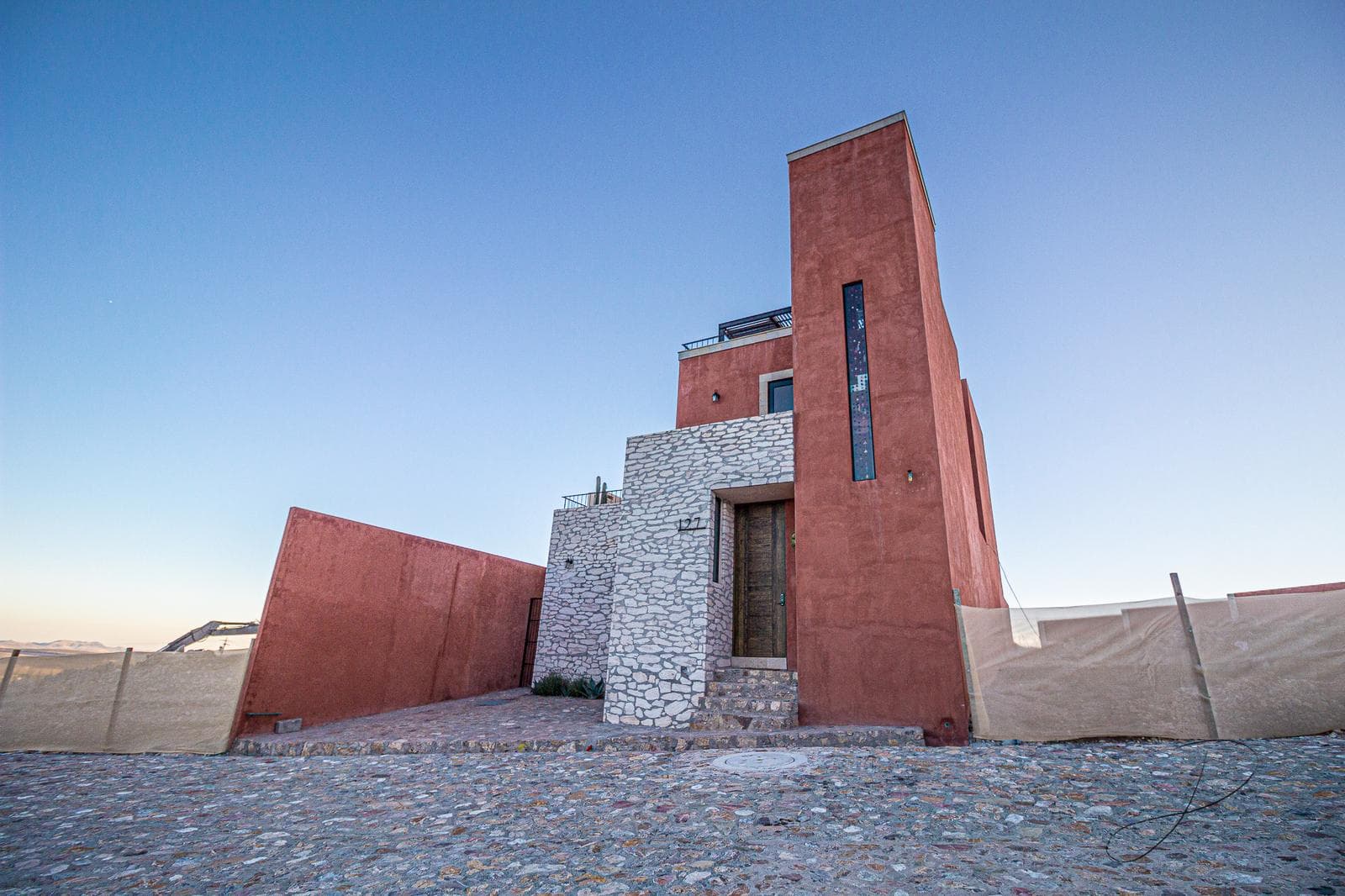 HOUSE FOR SALE ON PRIVADA LA JOYA, MINERAL DE POZOS. GREAT FOR RETIREMENT