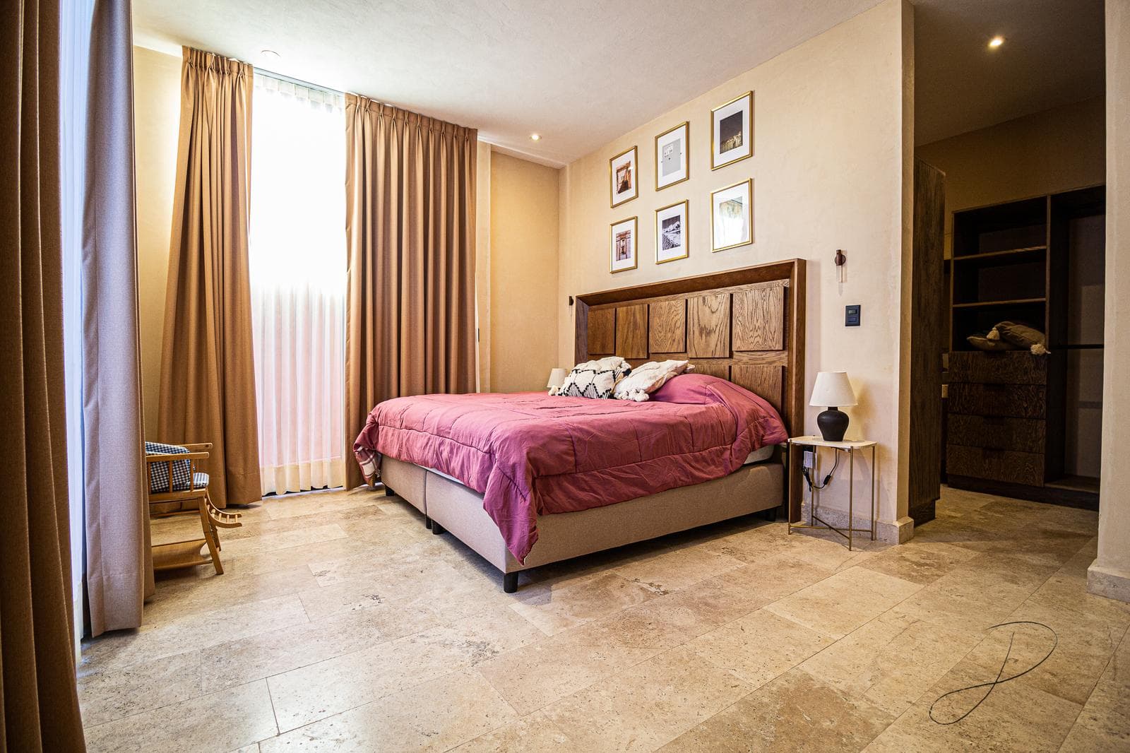 HOUSE FOR SALE ON PRIVADA LA JOYA, MINERAL DE POZOS. GREAT FOR RETIREMENT