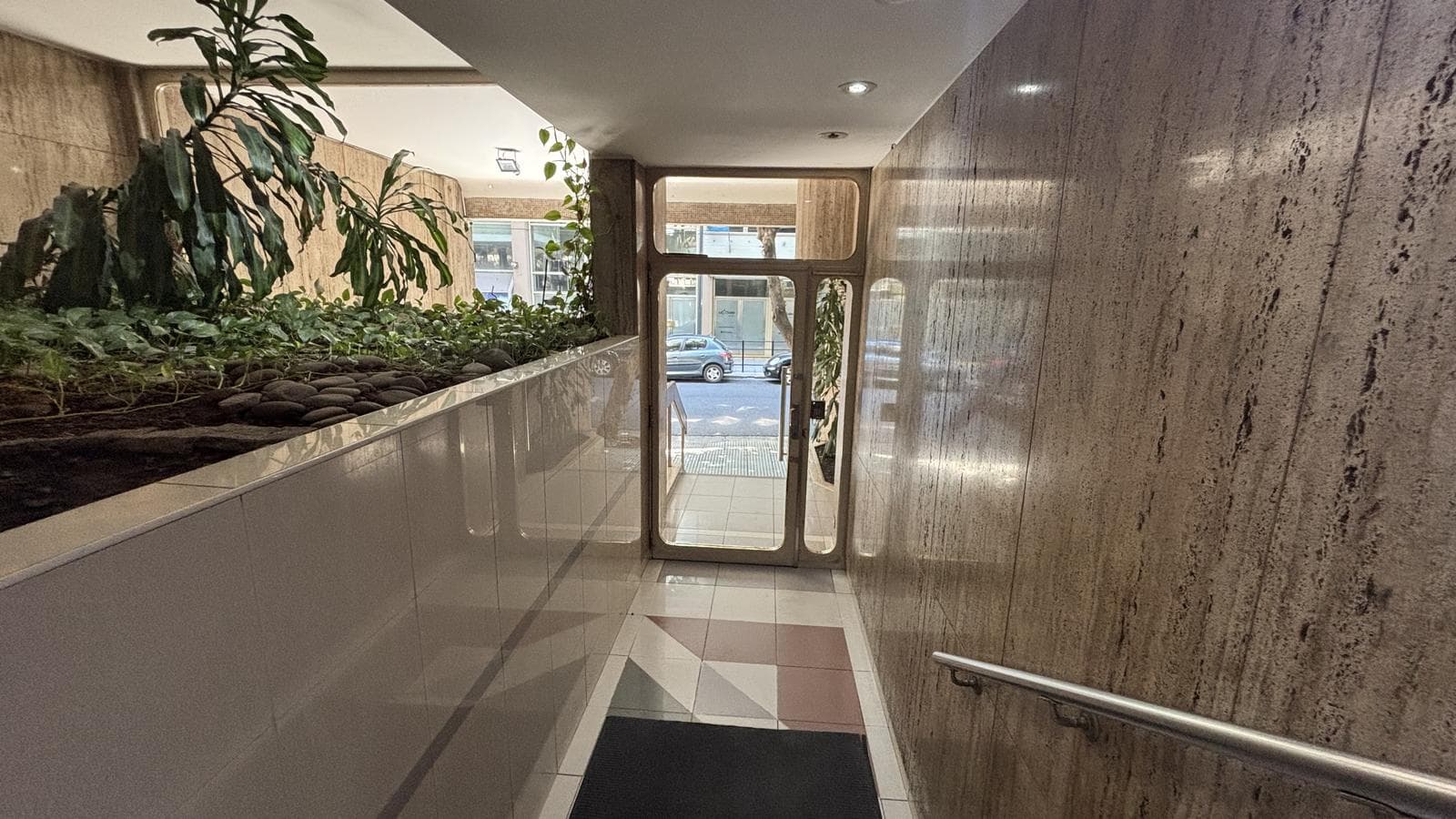 3-room apartment for sale in Balvanera with 2 patios!!