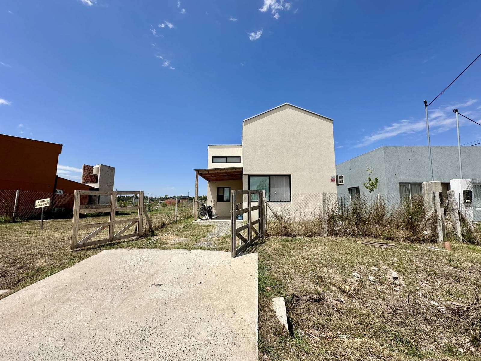 2-story house for sale. 2 bedrooms and a patio. Cardales Chico neighborhood