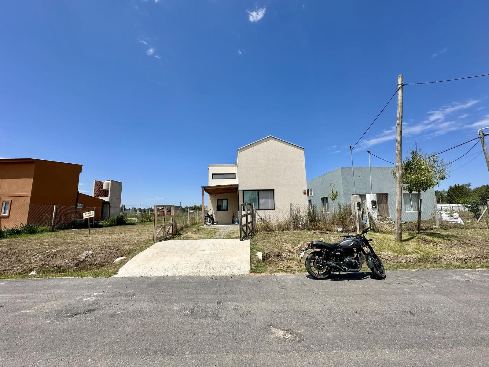 2-story house for sale. 2 bedrooms and a patio. Cardales Chico neighborhood
