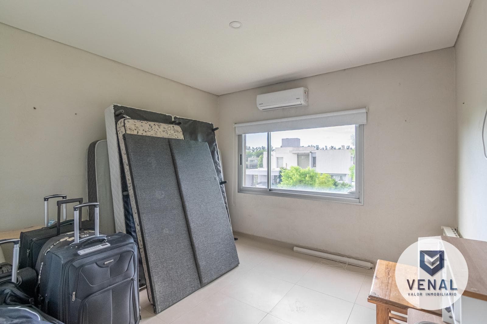 House for Sale in Santa Clara (Villanueva), Dique Luján Tigre: 6 Rooms, 3 Bedrooms, Garden, Pool