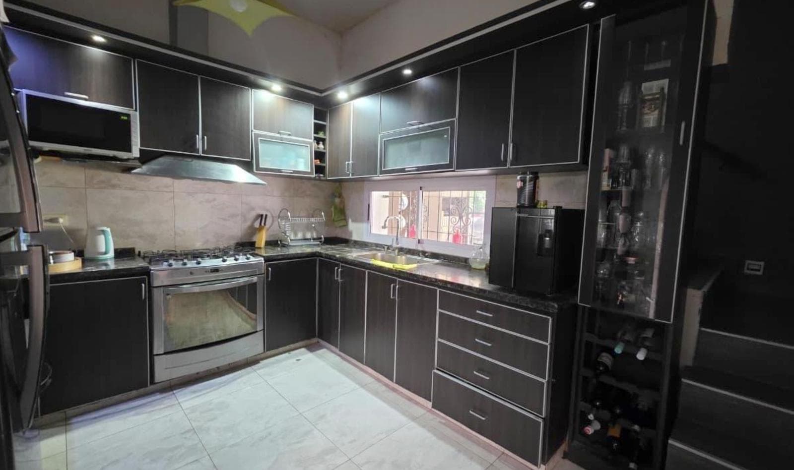 Colón Neighborhood | 4-bedroom house with an office, a pool, and a double garage